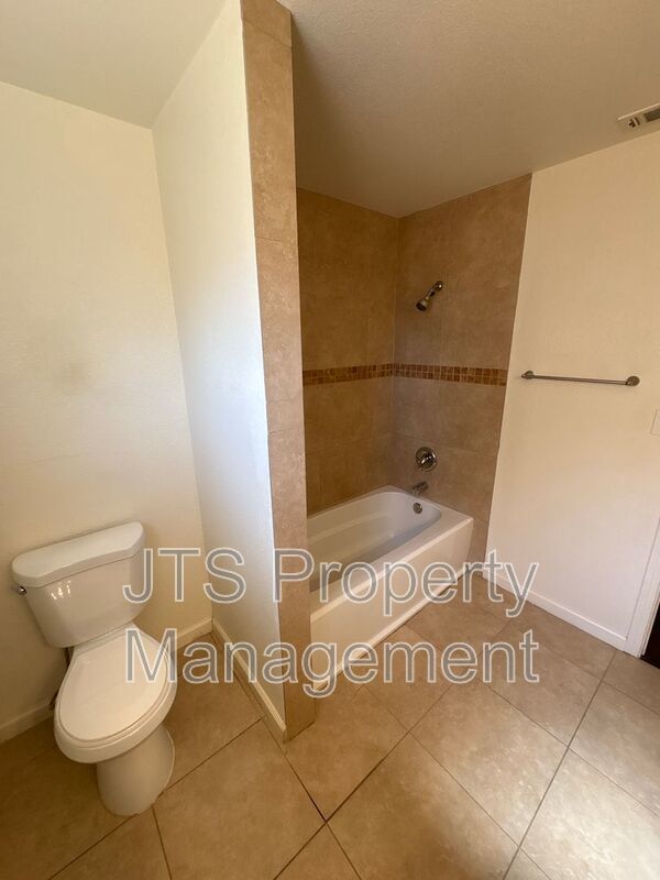 2 Bedroom House with Backyard for Rent! property image