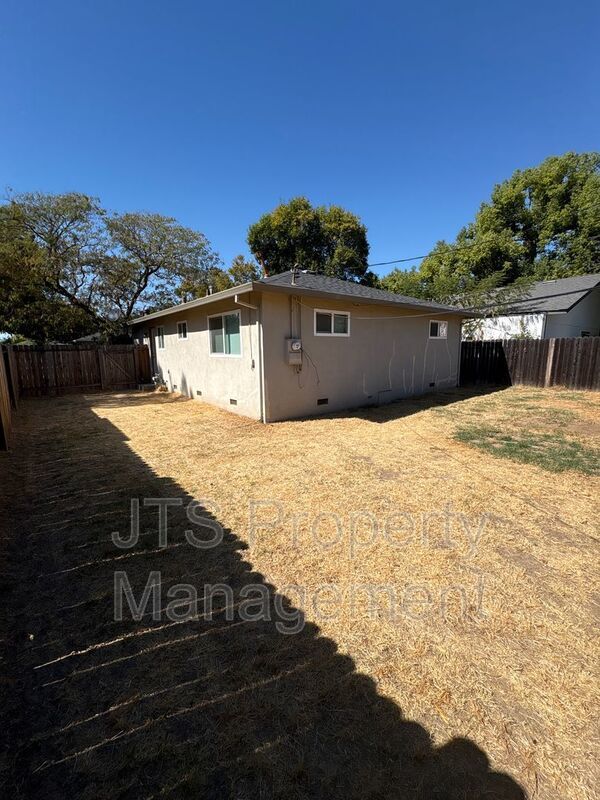 2 Bedroom House with Backyard for Rent! property image