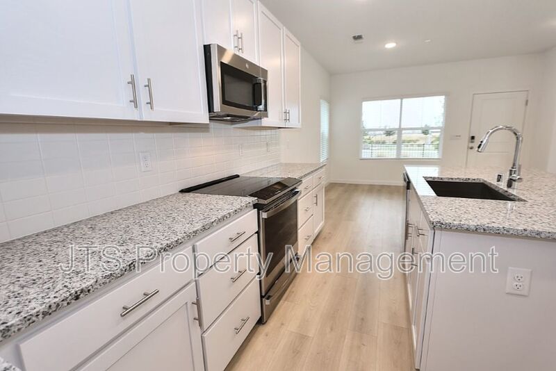 Incredible brand new Solar Home in Anatolia for rent! property image