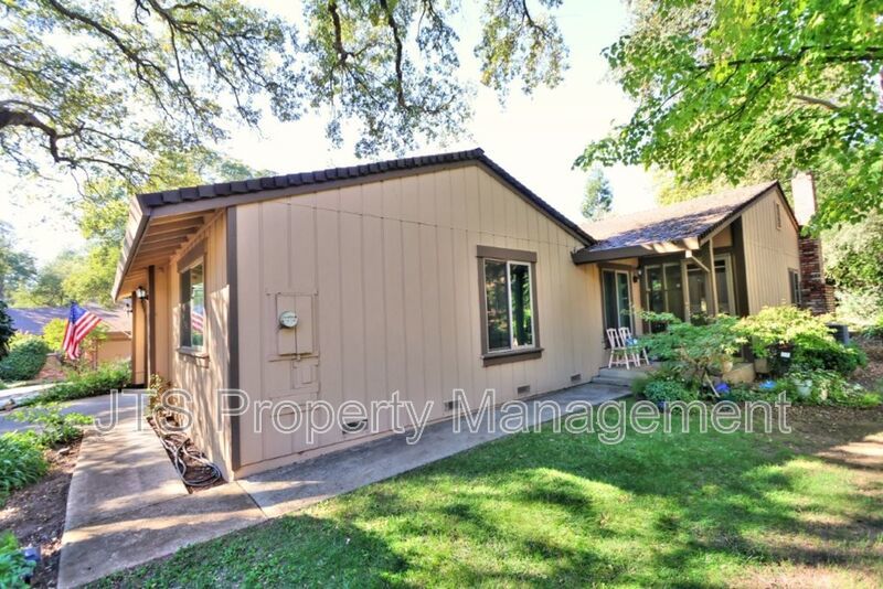 Beautiful Crosswoods community townhome for rent! property image