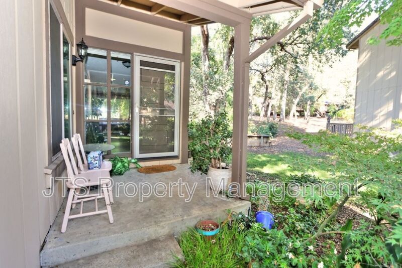 Beautiful Crosswoods community townhome for rent! property image