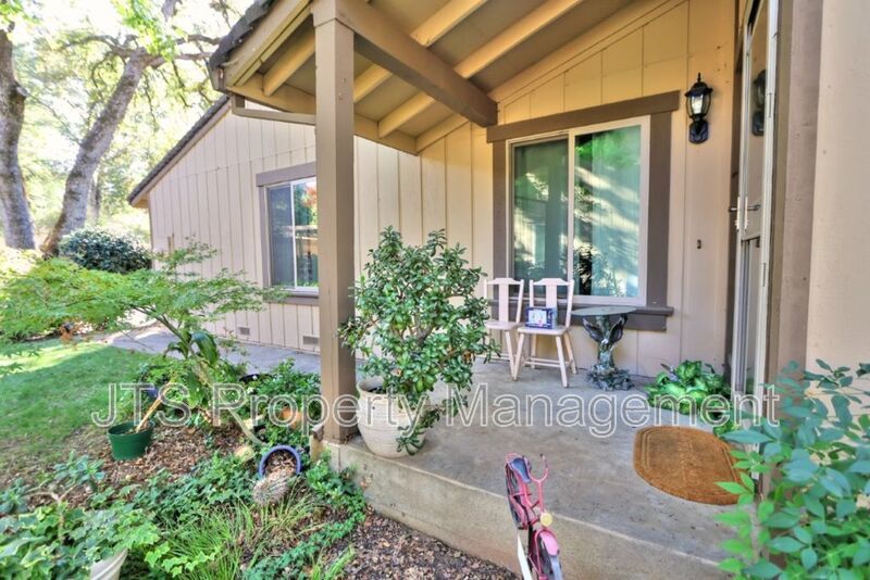 Beautiful Crosswoods community townhome for rent! property image