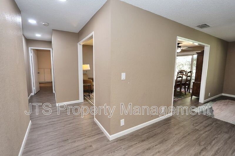 Beautiful Crosswoods community townhome for rent! property image