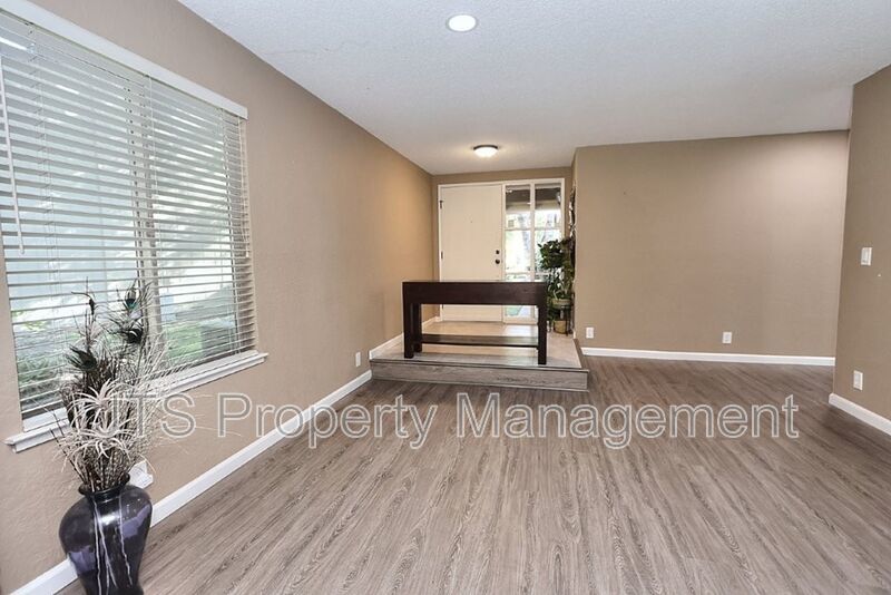 Beautiful Crosswoods community townhome for rent! property image