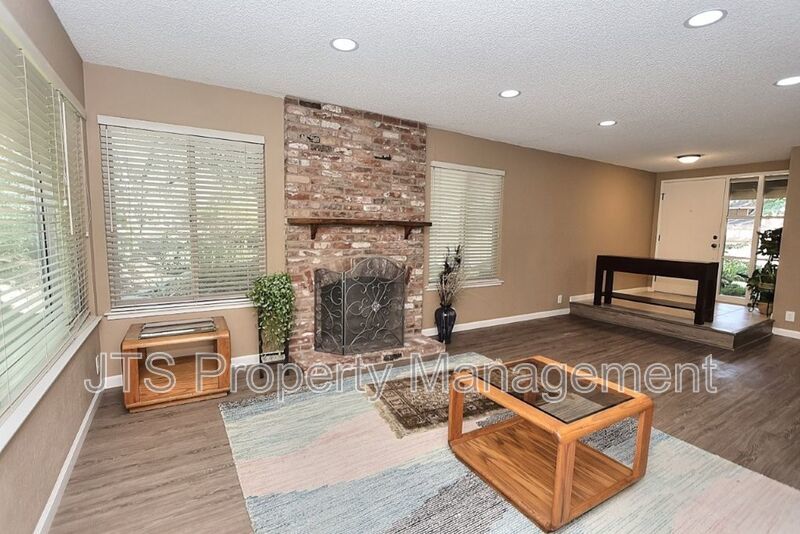 Beautiful Crosswoods community townhome for rent! property image