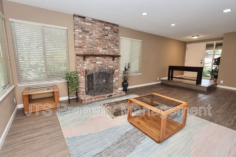 Beautiful Crosswoods community townhome for rent! property image