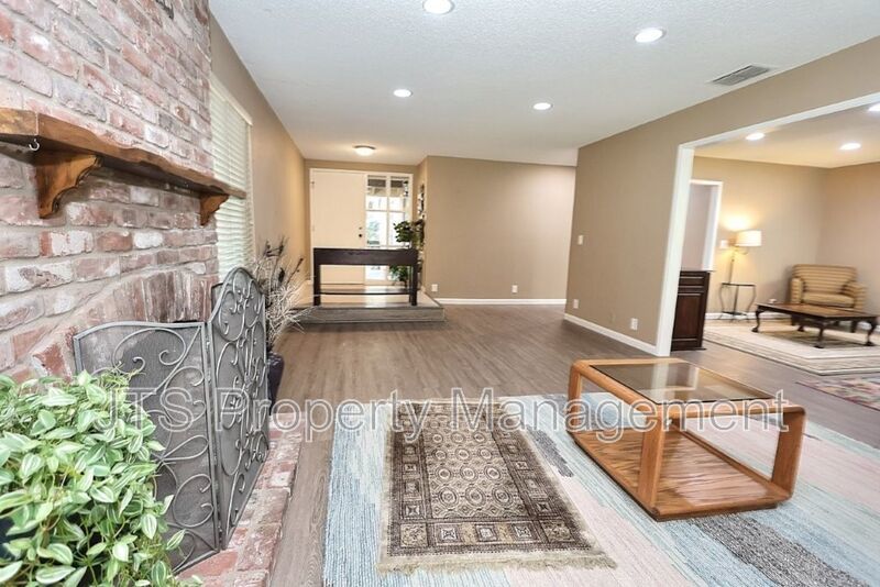 Beautiful Crosswoods community townhome for rent! property image