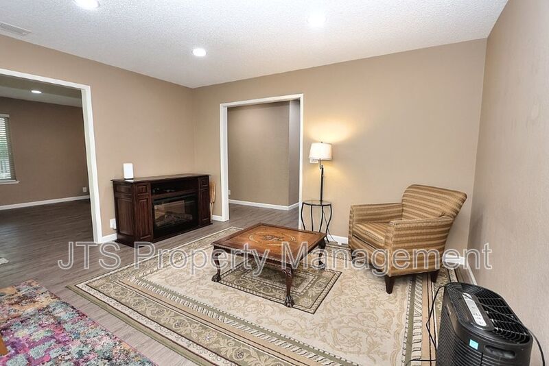 Beautiful Crosswoods community townhome for rent! property image