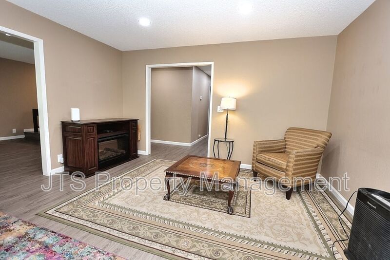 Beautiful Crosswoods community townhome for rent! property image