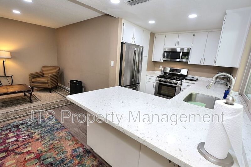 Beautiful Crosswoods community townhome for rent! property image