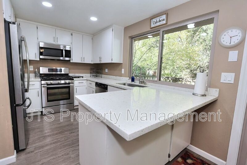 Beautiful Crosswoods community townhome for rent! property image