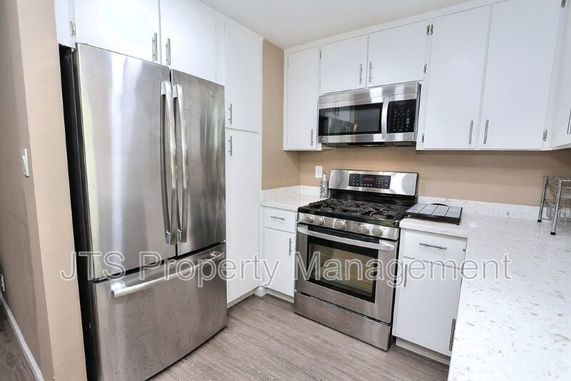 Beautiful Crosswoods community townhome for rent! property image