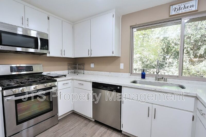 Beautiful Crosswoods community townhome for rent! property image