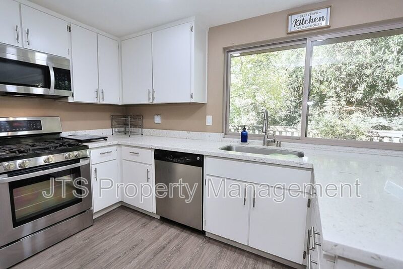 Beautiful Crosswoods community townhome for rent! property image