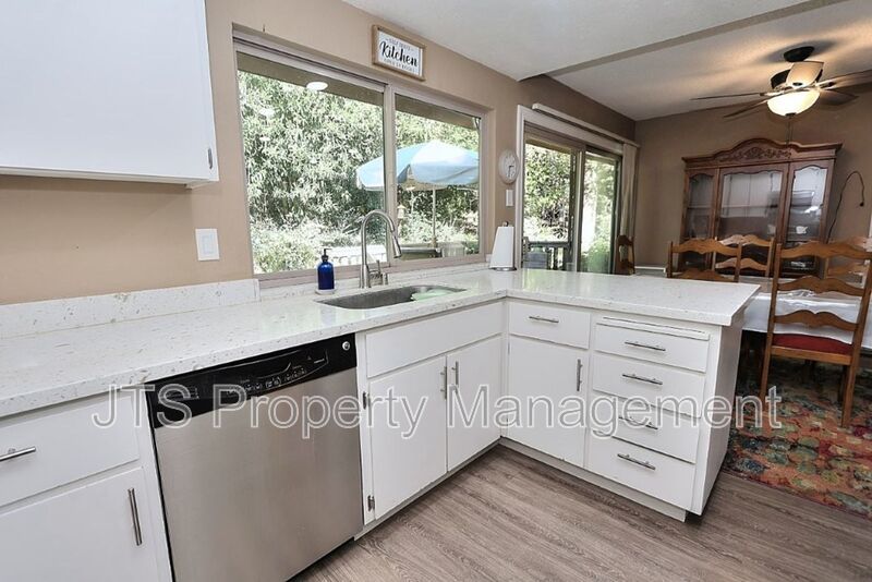 Beautiful Crosswoods community townhome for rent! property image