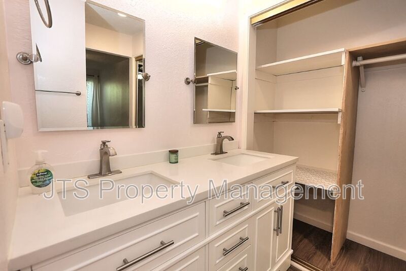 Beautiful Crosswoods community townhome for rent! property image