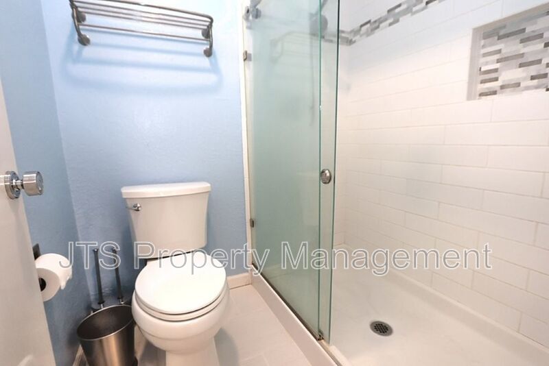 Beautiful Crosswoods community townhome for rent! property image