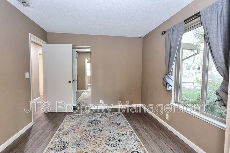 Beautiful Crosswoods community townhome for rent! property image