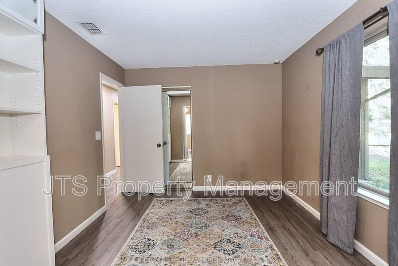 Beautiful Crosswoods community townhome for rent! property image
