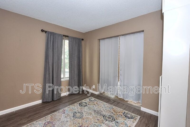 Beautiful Crosswoods community townhome for rent! property image