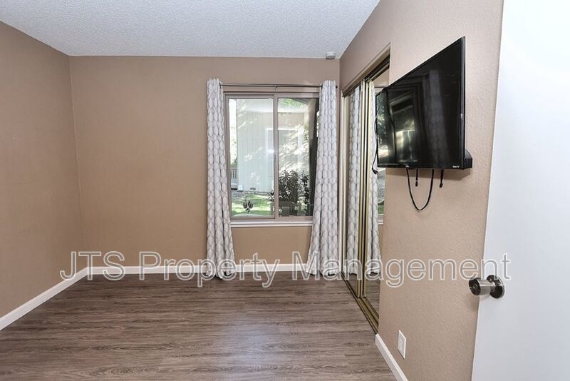 Beautiful Crosswoods community townhome for rent! property image