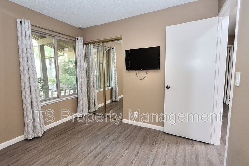 Beautiful Crosswoods community townhome for rent! property image