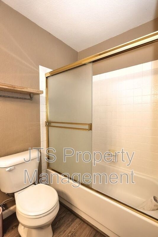 Beautiful Crosswoods community townhome for rent! property image