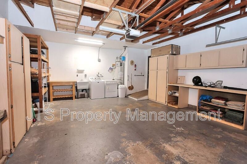 Beautiful Crosswoods community townhome for rent! property image