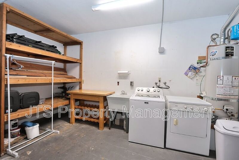 Beautiful Crosswoods community townhome for rent! property image