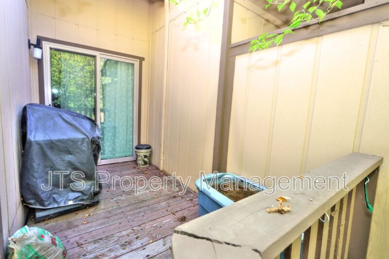 Beautiful Crosswoods community townhome for rent! property image