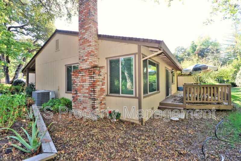 Beautiful Crosswoods community townhome for rent! property image