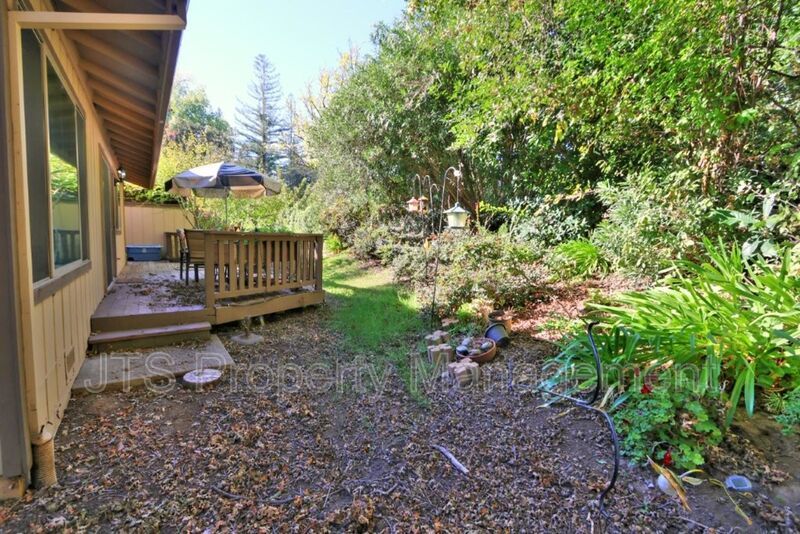 Beautiful Crosswoods community townhome for rent! property image