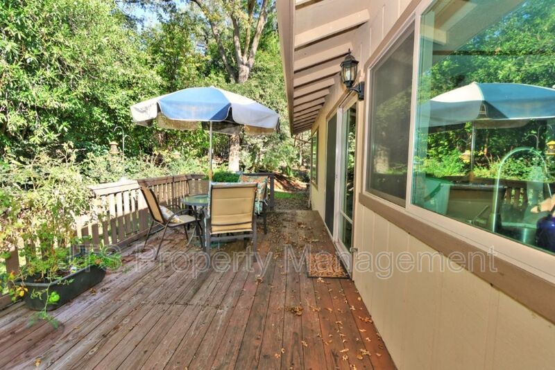 Beautiful Crosswoods community townhome for rent! property image