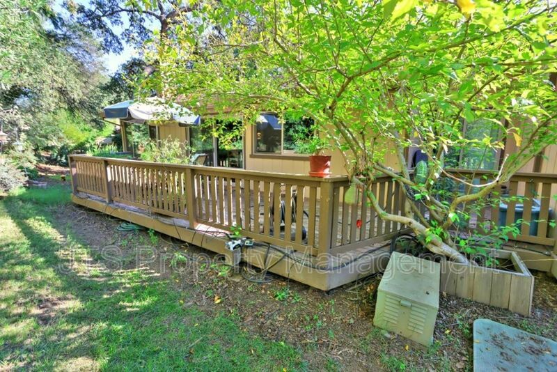 Beautiful Crosswoods community townhome for rent! property image