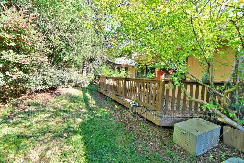 Beautiful Crosswoods community townhome for rent! property image