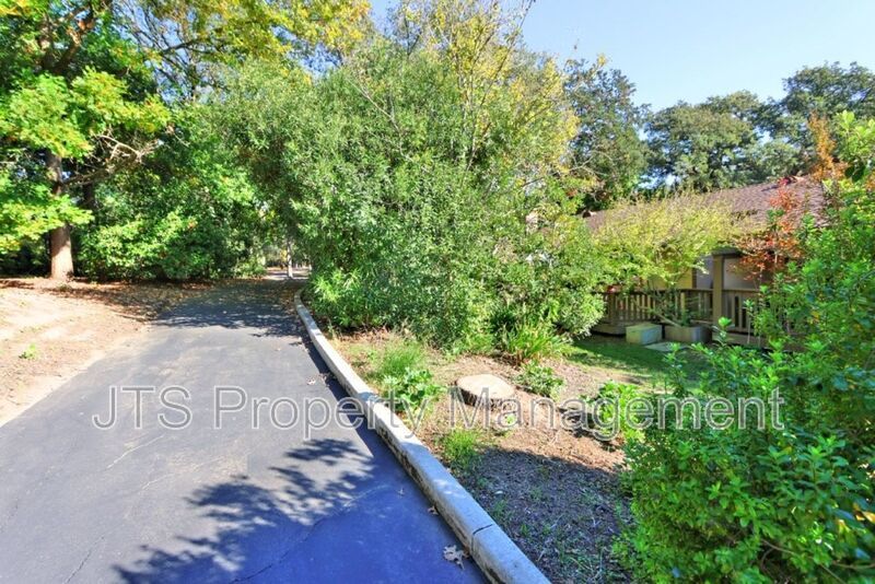 Beautiful Crosswoods community townhome for rent! property image