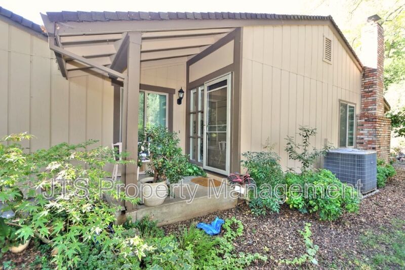 Beautiful Crosswoods community townhome for rent! property image