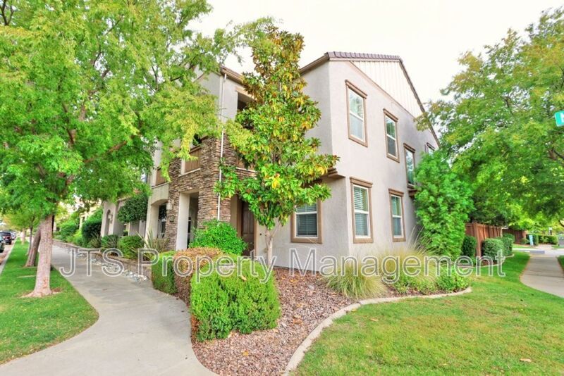 Large Home in Park Setting in West Roseville for Rent! property image