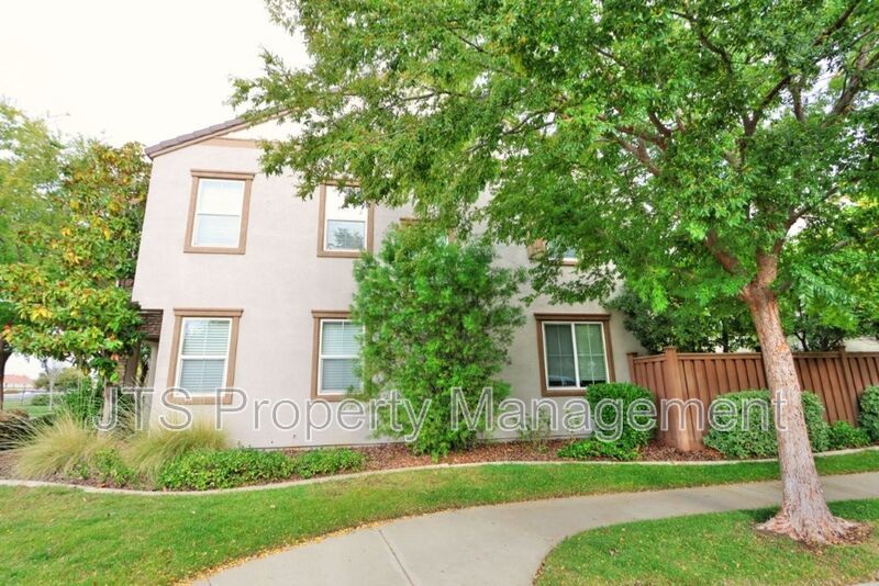 Large Home in Park Setting in West Roseville for Rent! property image