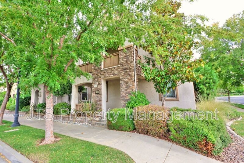 Large Home in Park Setting in West Roseville for Rent! property image