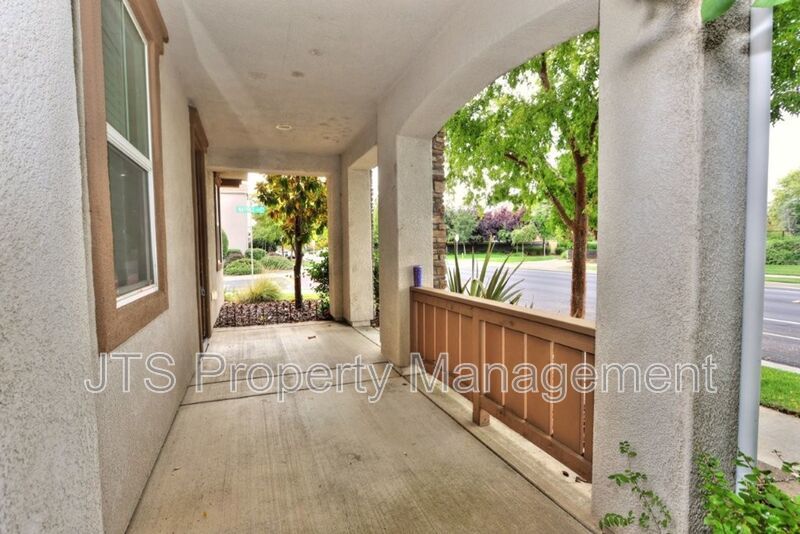 Large Home in Park Setting in West Roseville for Rent! property image