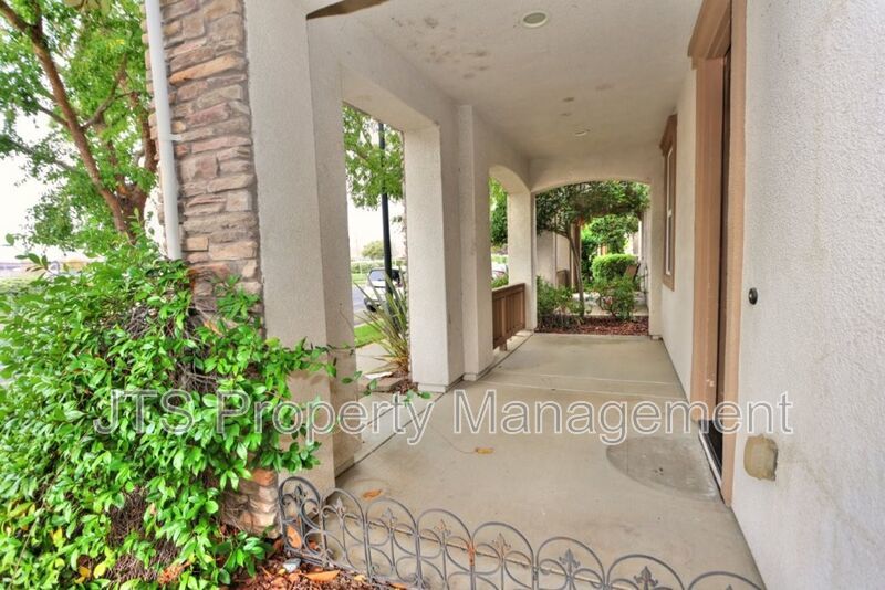 Large Home in Park Setting in West Roseville for Rent! property image