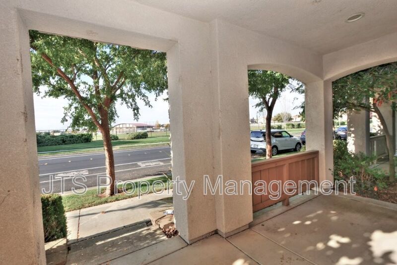 Large Home in Park Setting in West Roseville for Rent! property image