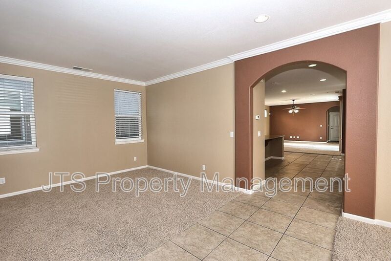 Large Home in Park Setting in West Roseville for Rent! property image