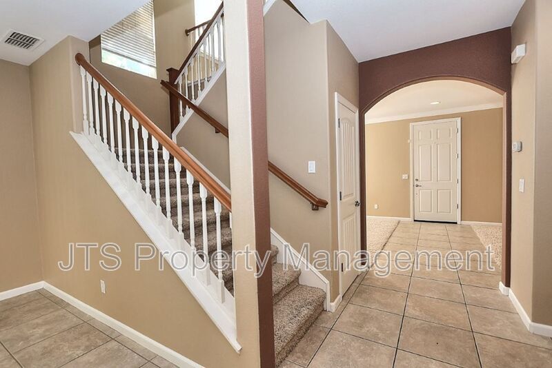 Large Home in Park Setting in West Roseville for Rent! property image