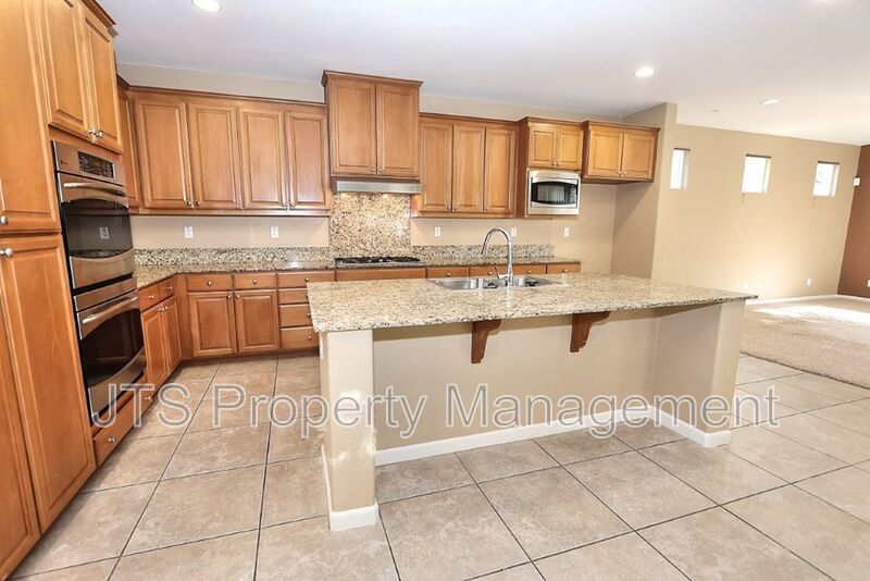 Large Home in Park Setting in West Roseville for Rent! property image
