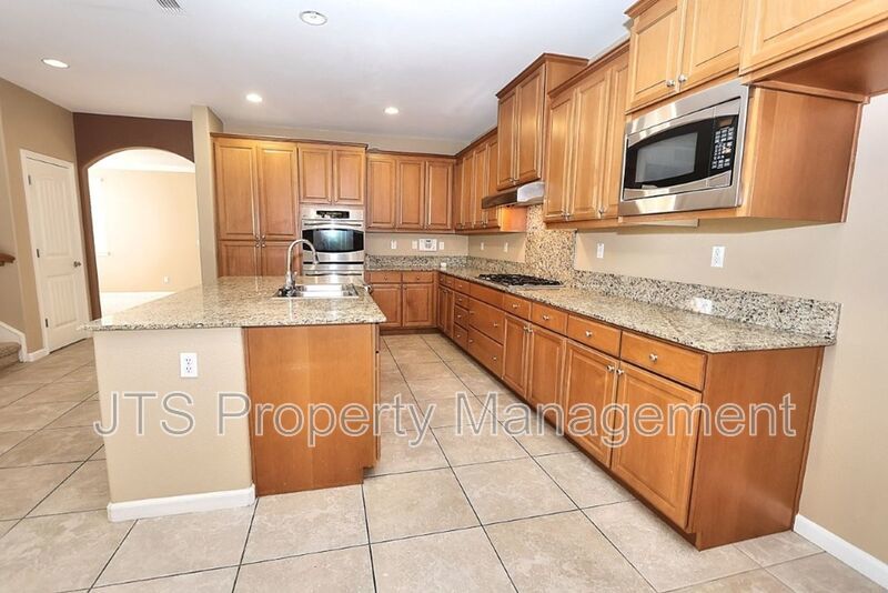 Large Home in Park Setting in West Roseville for Rent! property image