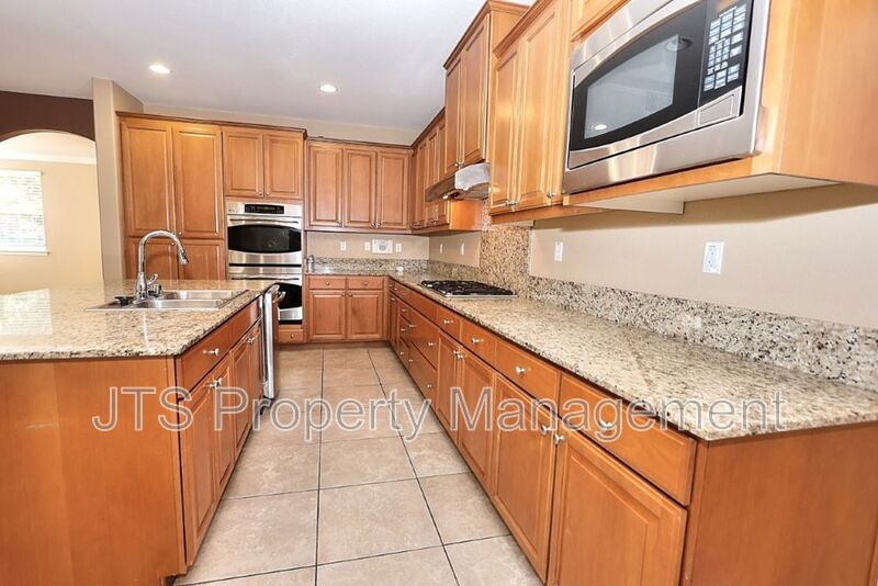 Large Home in Park Setting in West Roseville for Rent! property image