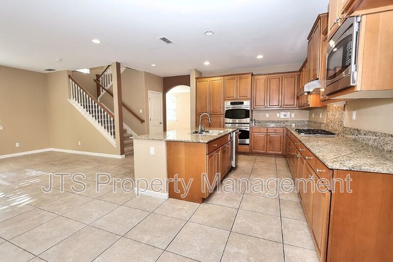 Large Home in Park Setting in West Roseville for Rent! property image