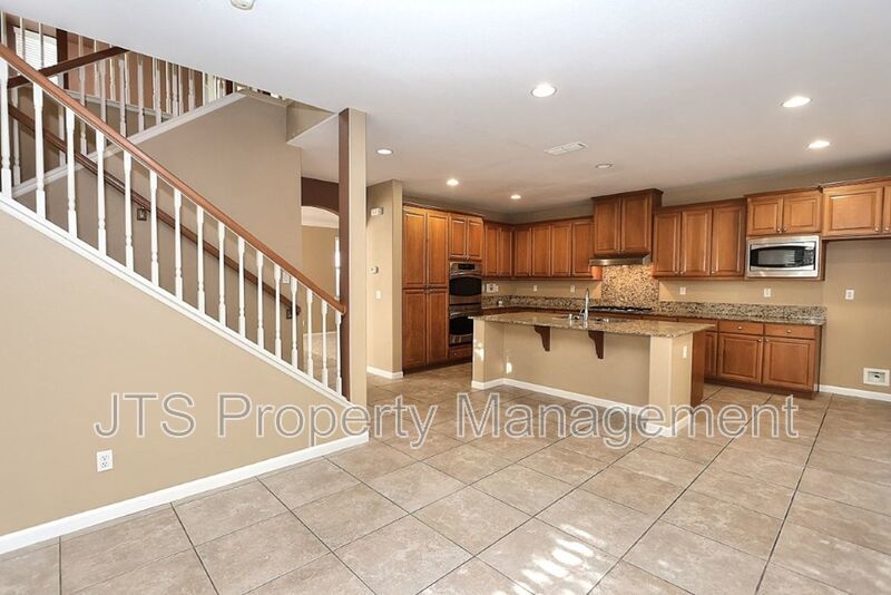 Large Home in Park Setting in West Roseville for Rent! property image